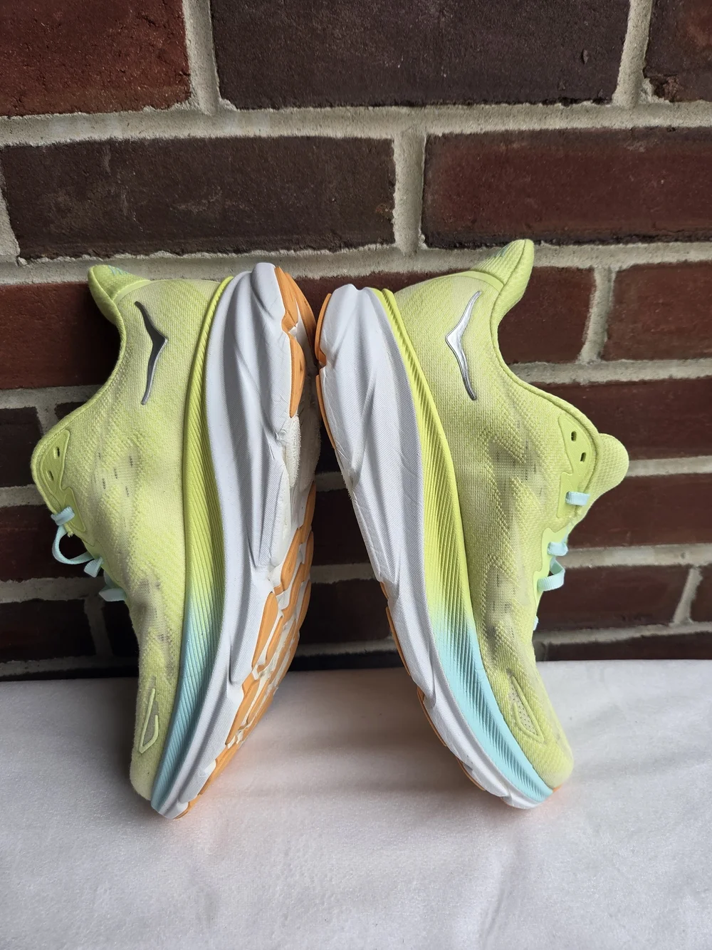 HOKA Clifton 9 Women’s Size 9 Running Shoes Lime Aqua Orange 1127896